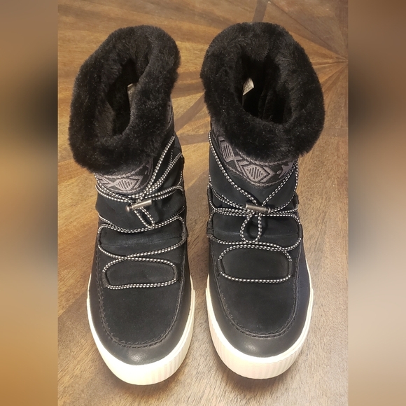 Tom's Alpine Round Toe Stylish Black Winter Boots Size 6 - Picture 3 of 15